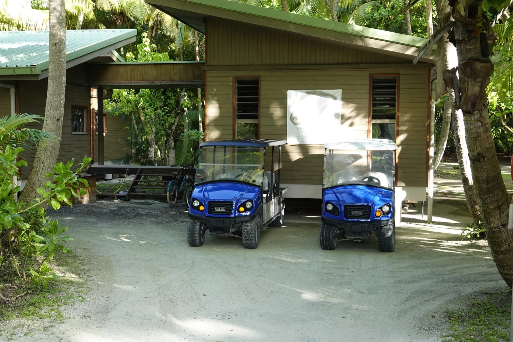 A cart used to transport equipment on Onetahi