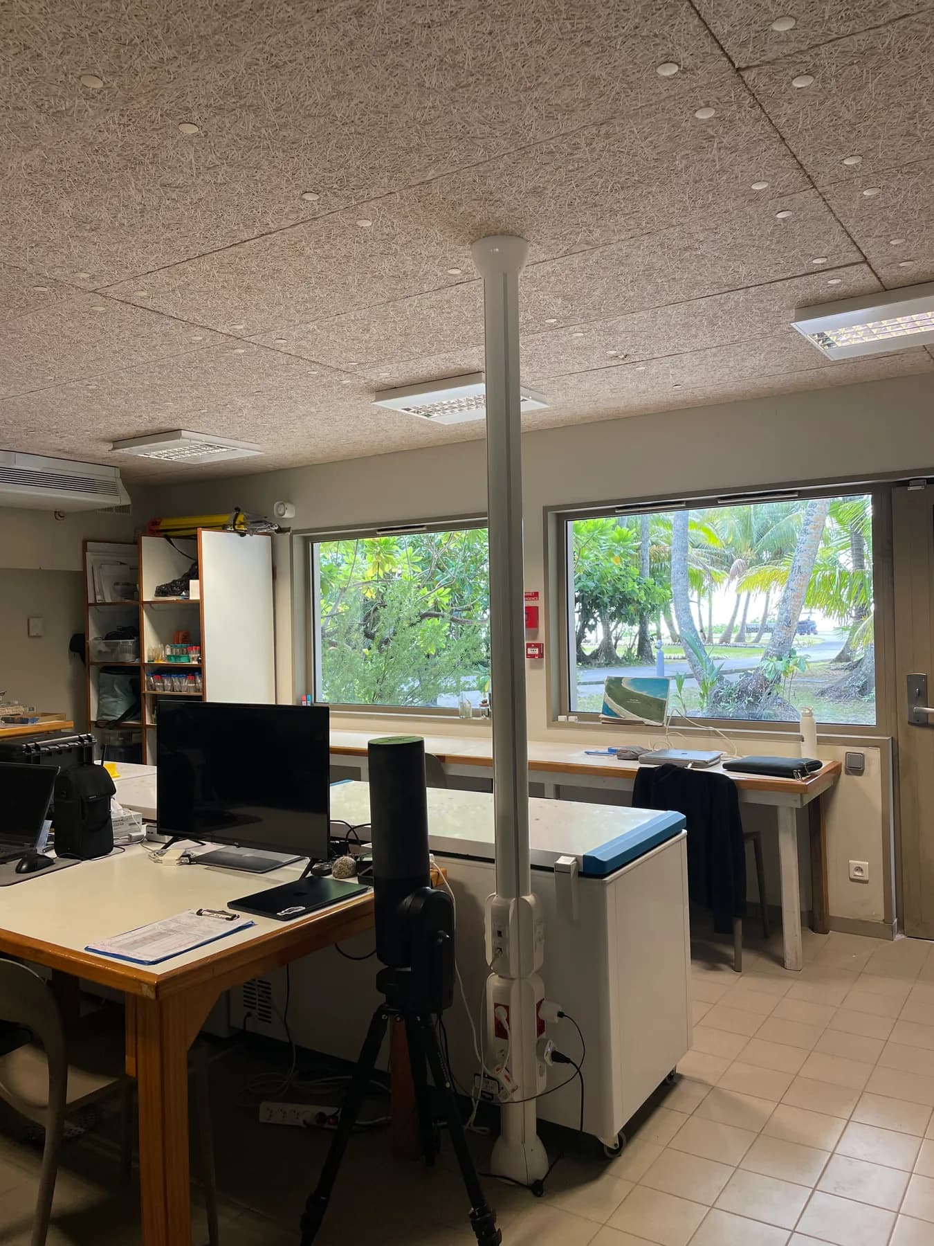 Work areas and equipment in the dry laboratory