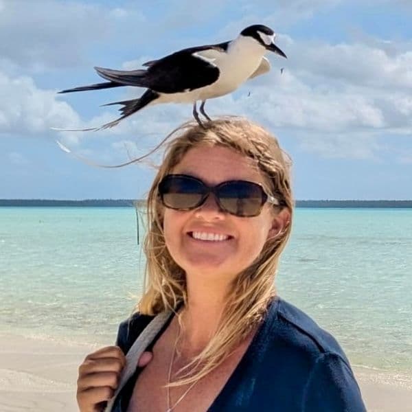 Dr Jayna DeVore and a friendly bird