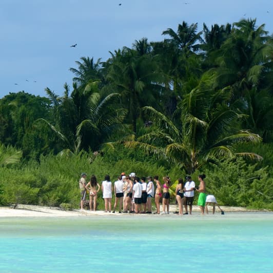 Place-based education on Tetiaroa
